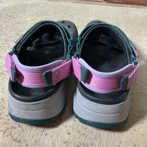 Crocs Granola‎ Girl Classic Hiker Clog Black W 7 M 5 206772 Sawtooth Sole thumbnail 6