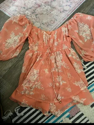 Selfie Leslie floral romper‎ size M thumbnail 1