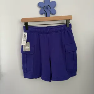 Aritzia TNA XS NEW Cozy Fleece Cargo Shorts Electric Purple Comfy Lounge thumbnail 2