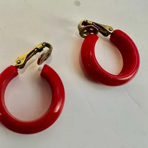 Red and gold tone vintage hoop earrings thumbnail 6