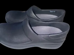 Crocs Womens 9 Black Dual Comfort Nurse Work Shoe Clogs thumbnail 1