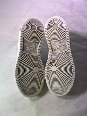 Nike White Mesh Low-Top Sneakers with Black Logo thumbnail 8