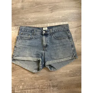 Calvin Klein 1990's women’s Omega Side Slit SZ 6 denim shorts wash double stone thumbnail 2