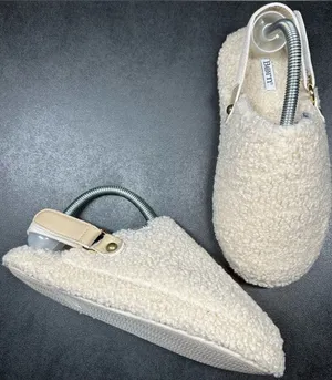 Born Women’s Size S 6-7 White Sherpa Slip On Adjustable Strap Mule Slippers thumbnail 1