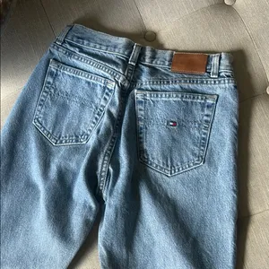 Tommy Hilfiger Vintage Classic Blue Light-Washed Denim Jeans Size 2 thumbnail 10