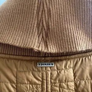 prAna Quilted Vest Women XL Mustard Sherpa Lined Sleeveless Turtle Neck Pullover thumbnail 7