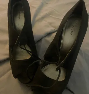 FIONI Clothing Elegant Black Lace-Up Heels thumbnail 1
