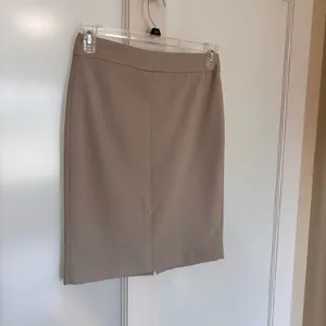 Calvin‎ Klein Invisible Fit Solutions Pencil Skit Size 2 Beige thumbnail 2