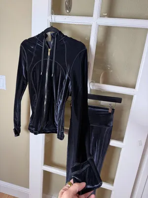 LULULEMON Velvet Set Define Gold Zip Up Jacket Size 6 & Leggings Size 2 Black thumbnail 3