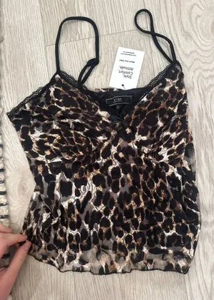 VIBE NWT top Size M thumbnail 1