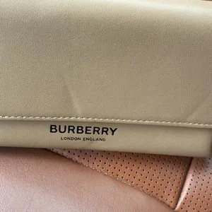 Authentic BURBERRY Tan Leather Sunglass Case thumbnail 2
