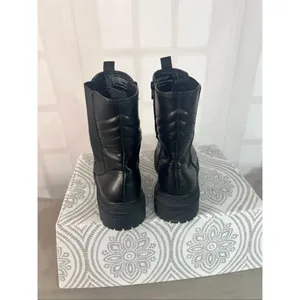 A New Day Black Faux Leather Chunky Platform Laura Gore Chelsea Boot Size 11 thumbnail 3