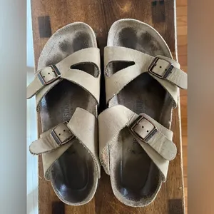 Birkenstock women’s sandals with Soft Footbed. Size 39 thumbnail 3