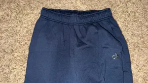  Alo Yoga Sweats  thumbnail 2