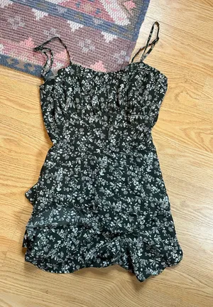Francesca's Floral romper thumbnail 1
