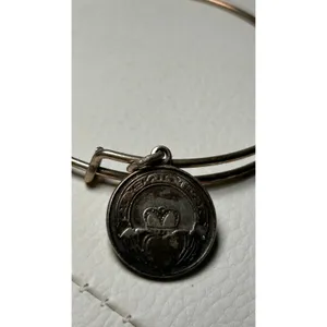 Alex and Ani Bangle Claddagh OS Silver Adjustable Charm Bracelet 2015 Patina thumbnail 3