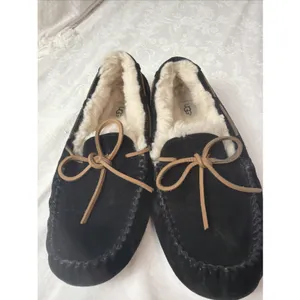 Ugg Black Leather Moccasin lippers Womens 11 Black Leather thumbnail 2