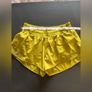 LULULEMON Hotty Hots Athletic Shorts Yellow/Green 2” Inseam Women’s Sz 6 GUC thumbnail 8