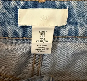 H&M High-Waisted Shorts Denim thumbnail 2