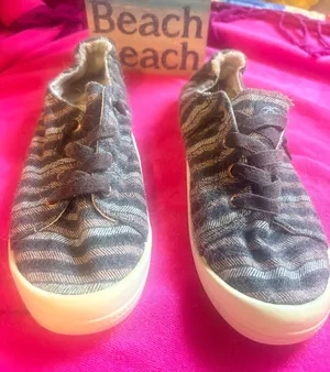 Roxy Bayshore slip on shoe -Well loved striped with faux fur lining - flaw thumbnail 1