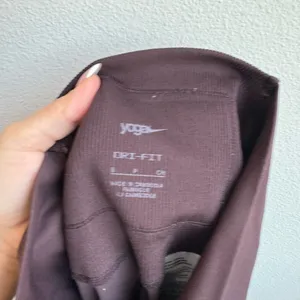 Nike Dri Fit Yoga Luxe Ribbed High Rise Brown Compression Leggings Size Small thumbnail 7