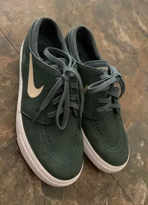 Nike Shoes thumbnail 1