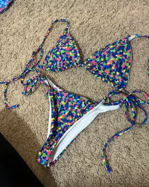 Bikini thumbnail 2