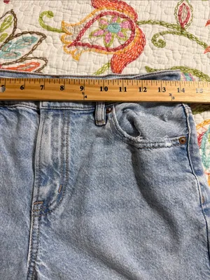 American Eagle size 4 short strigid light denim distressed jeans preppy casual thumbnail 3