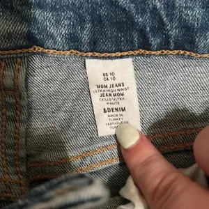 H&M Mom Jeans thumbnail 3