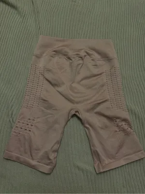Gymshark Dusty Pink Seamless High-Waist Biker Shorts thumbnail 3
