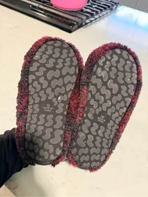 SKIMS Burgundy and Black Plaid Plush Slip-On Slippers thumbnail 5