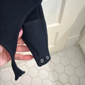 Abercrombie & Fitch black bodysuit thumbnail 4
