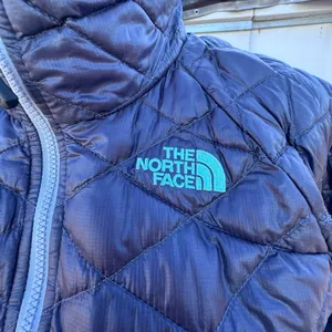 The North Face Thermoball Gray Puffer Jacket Lightweight Insulated thumbnail 2