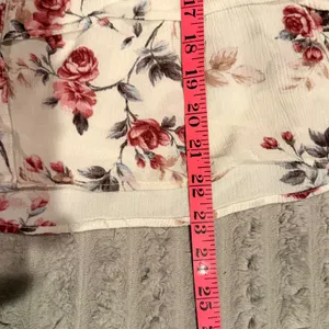American Eagle Floral Peplum Tank Top Cream Red Button Front Sleeveless Blouse M thumbnail 5