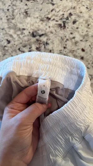 Lululemon Shorts thumbnail 4