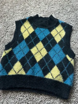 La Hearts Black Blue Yellow Argyle Fuzzy Knit Sweater Vest thumbnail 2