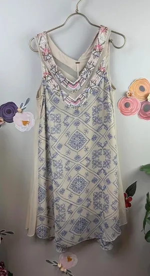 Free People Cream & Pink Sleeveless Beaded Sleeveless Shift Dress - Size - Small thumbnail 1