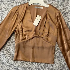 Abercrombie NWT Crop Top thumbnail 1