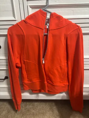 Lululemon sweatshirt thumbnail 1