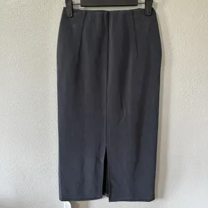 NEW Lululemon Softstreme HR High Rise‎ Midi Skirt Size 2 Black Slim Fit Pockets thumbnail 4