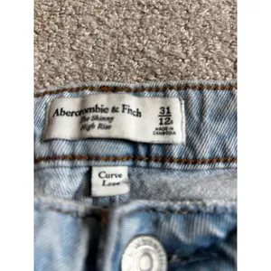Abercrombie & Fitch Skinny Jeans 31/12 Light Wash Distressed Curve Love HighRise thumbnail 3