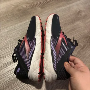 brooks adrenaline gts 22 size us 9.5 thumbnail 6
