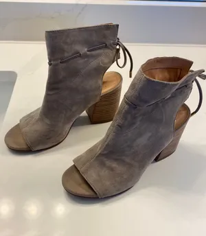 Franco Sarto suede shoes women’s size 8 thumbnail 1