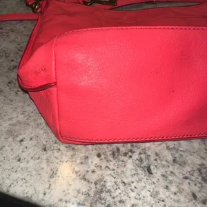 Fossil‎ Crossbody Bag bright Pink Leather Adjustable Strap Key Accent thumbnail 8