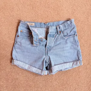 Levi’s 501 Cotton Denim Rolled Jean Shorts Light Wash Women 25 thumbnail 2