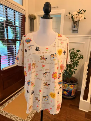 Disney NWOT White 'It's a Small World' Multicolor Graphic Tee thumbnail 2