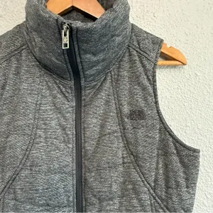The North Face‎ Pseudio Quilted Vest Size Small EUC thumbnail 2