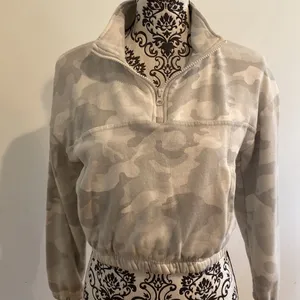 Hippie Rose Camo 1/4 Zip Crop Sweatshirt Size Small thumbnail 6