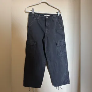 Levi’s ‘94 Baggy Wide Leg Cargo Jeans Size 28 in Black‎ thumbnail 4