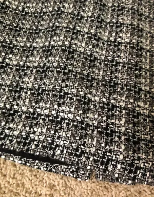 Banana Republic Black and white mid thigh knit skirt never Worn thumbnail 3